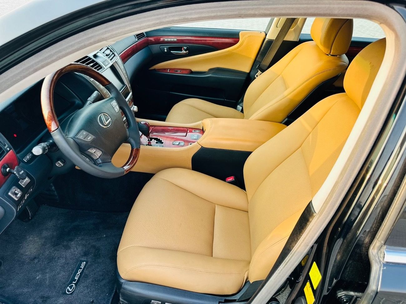 لكزس LS 460 موديل 2011 حاله ممتازه من الداخل والخارج فل مواصفات فتحهوتحكم كهربي كامل