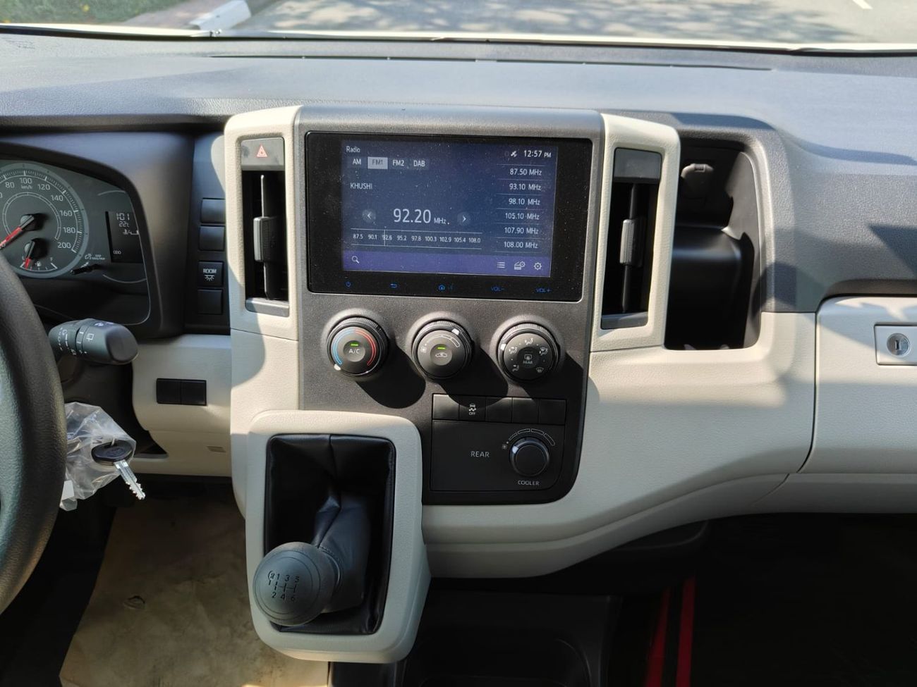 تويوتا هاياس 2026 Toyota Hiace DX 13-Seater 3.5L V6 Petrol M/T (3-Point Seatbelts) For Local