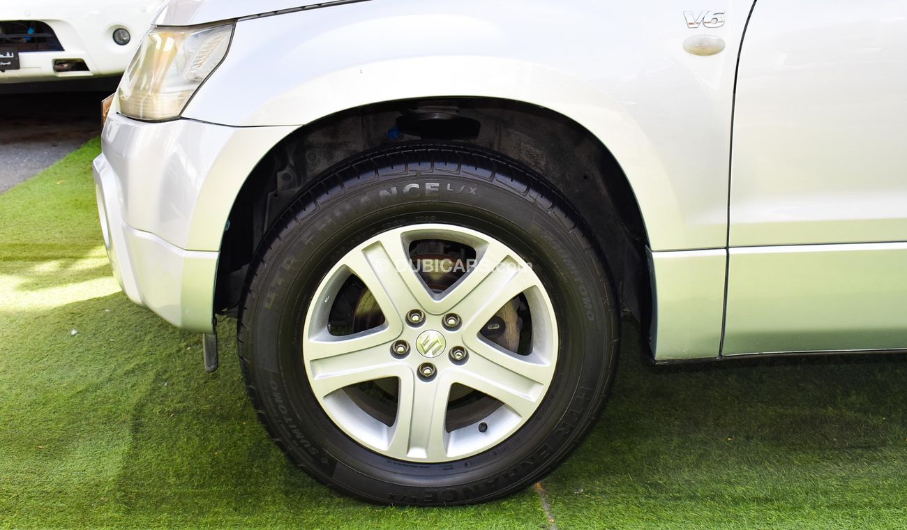 Suzuki Grand Vitara Gulf model 2008 Forwell silver color in excellent condition