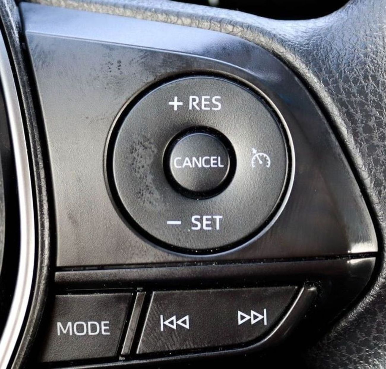 Toyota Camry LE 2.5L (176 HP) Toyota Camry 2020 GCC  Hybrid, original paint without accident, in excellent condit