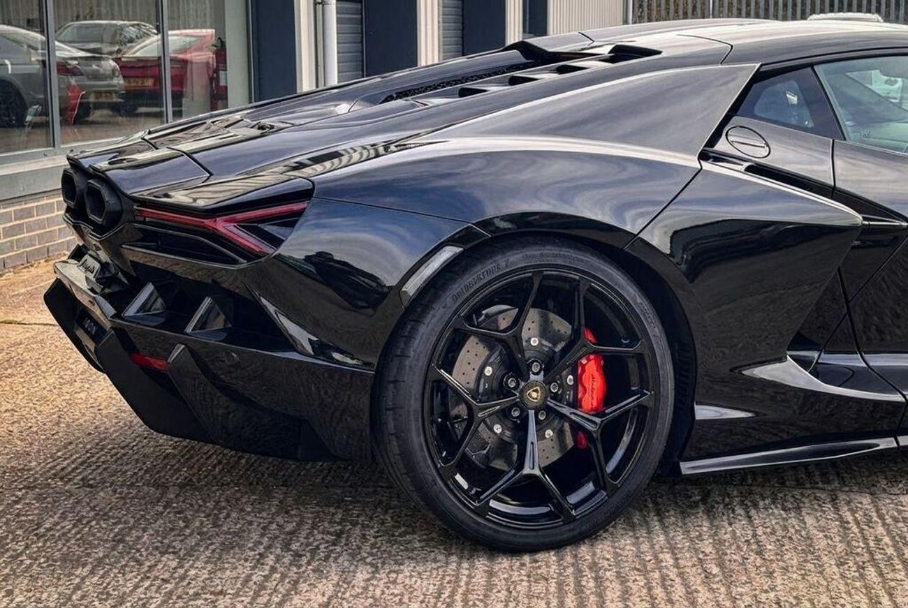 Lamborghini Revuelto Revuelto	6.5 V12 HPEV 3.8kWh AMT 4WD Euro 6 2dr (EXPORT ONLY)