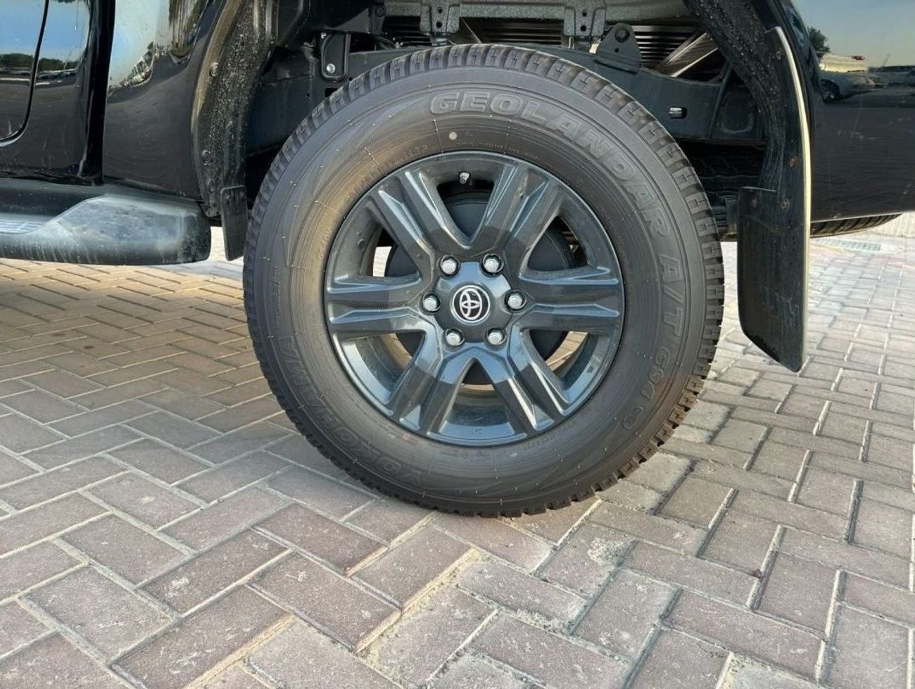 Toyota Hilux S GLX Double Cab 2.8L 4-Cyl Diesel (Full-Option)