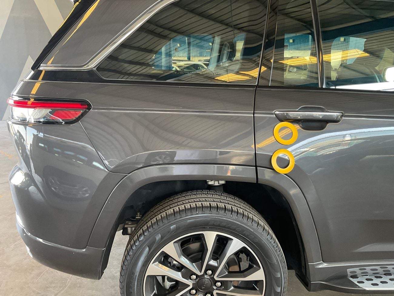 جيب جراند شيروكي 3.6 OVERLAND 2 ROW 4WD AUTO | شامل الضمان | 0 ﺪﻔﻋﺓ ﺃﻮﻟﻯ