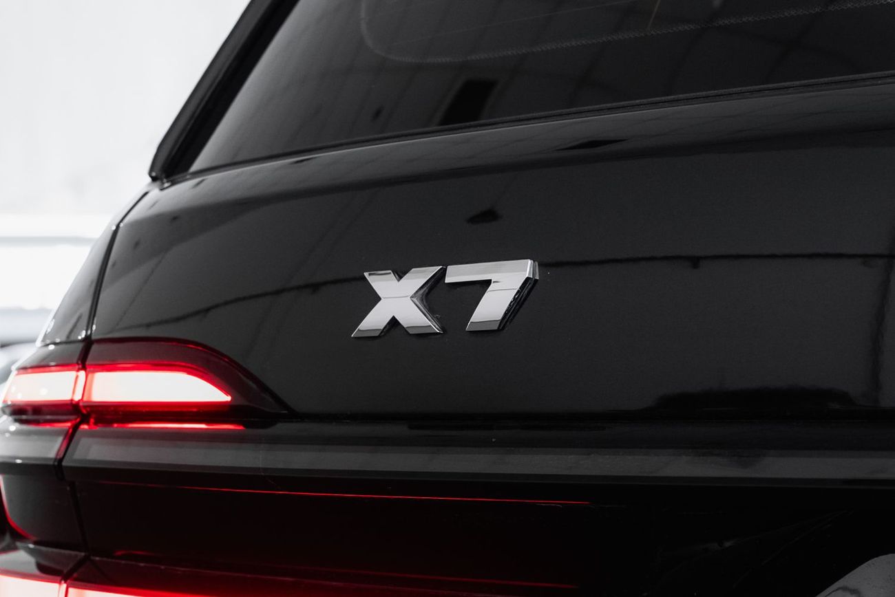 BMW X7 xDriveM60i (6 Seats)