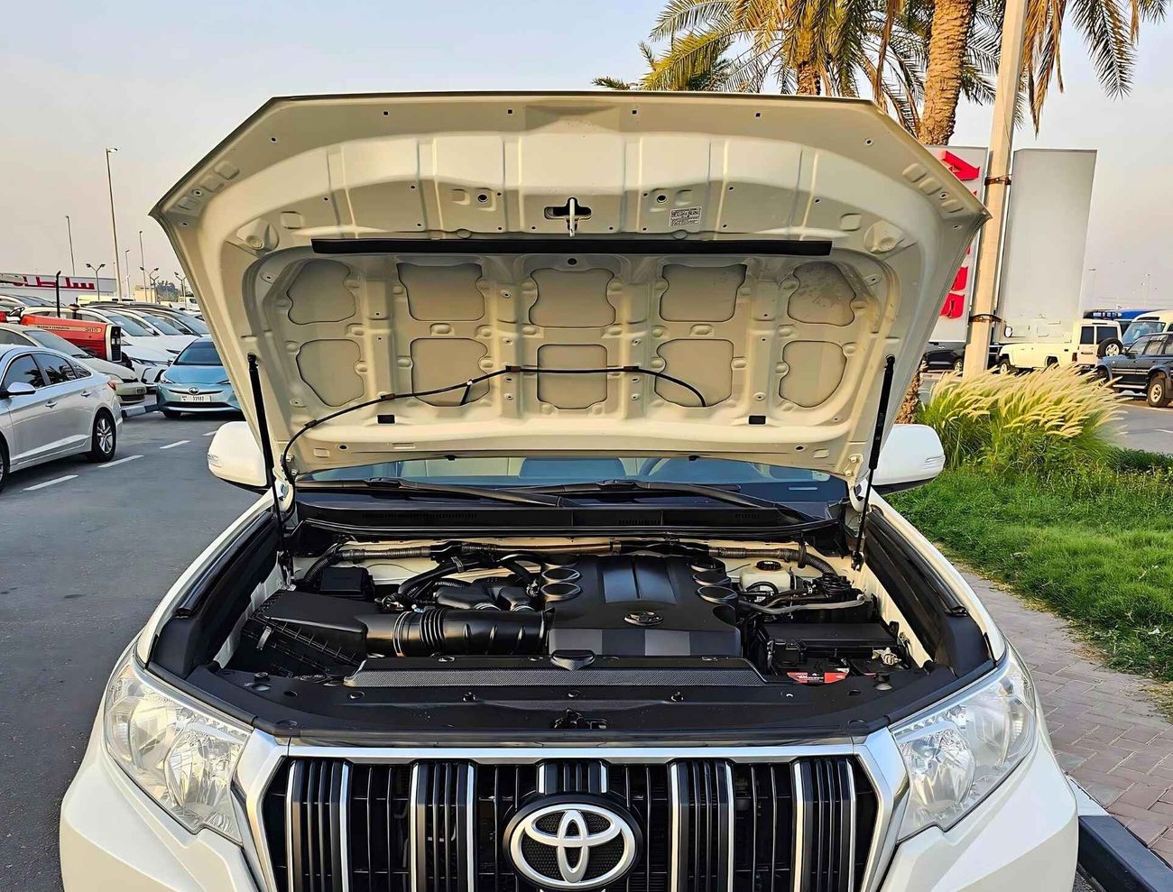 تويوتا برادو GXR V6 / LOW MILEAGE / LEATHER / DVD CAMERA / SPARE UP/ ONLY FOR EXPORT / LOT# 90465