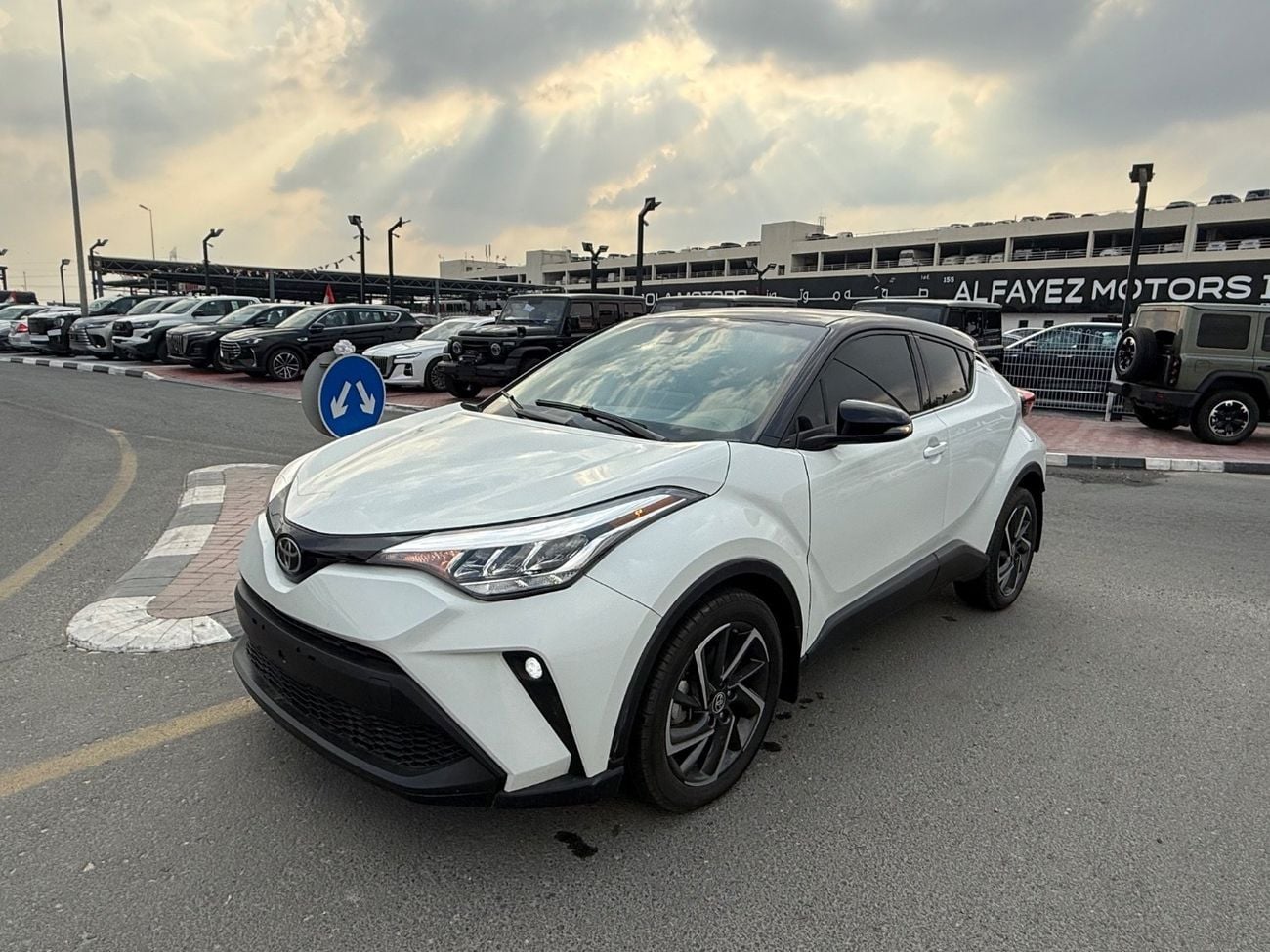 Toyota CHR LIMITED,LEADER SEAT,PUSH START, STICKER 2023 MODEL
