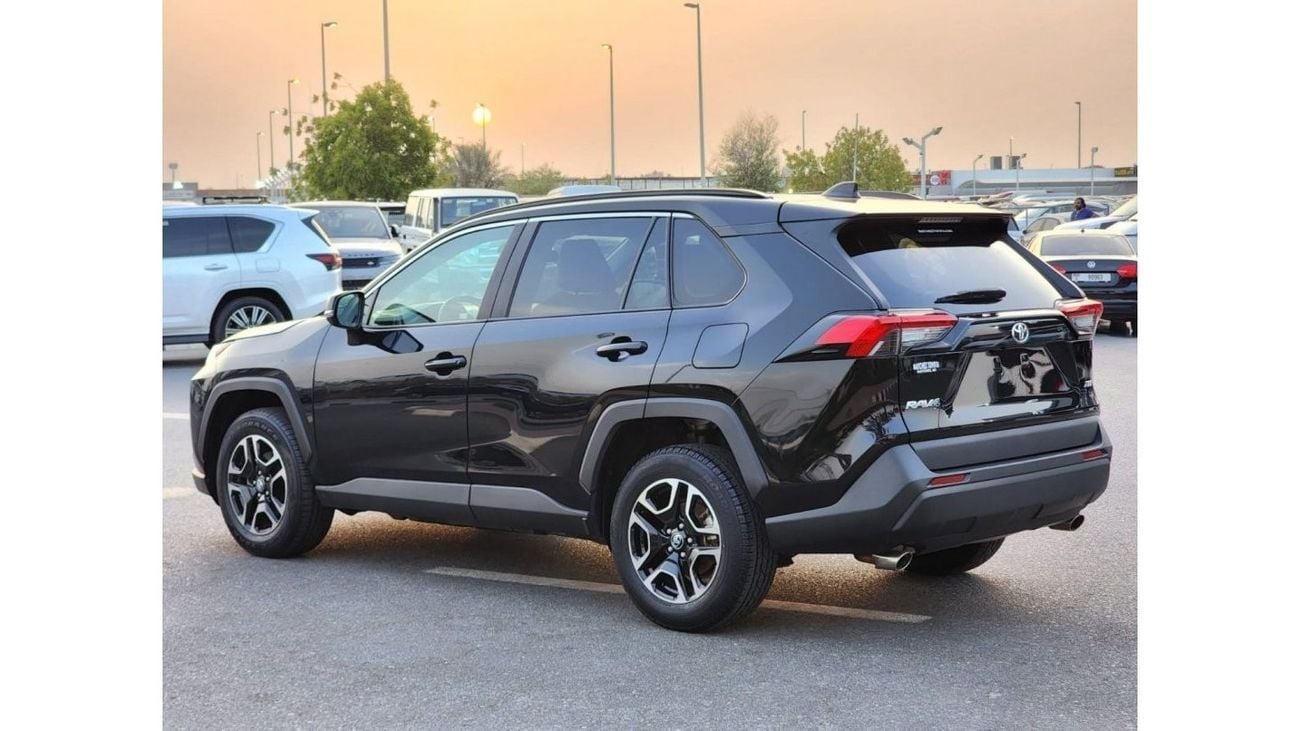 Toyota RAV4 TOYOTA RAV4 XLE 2021