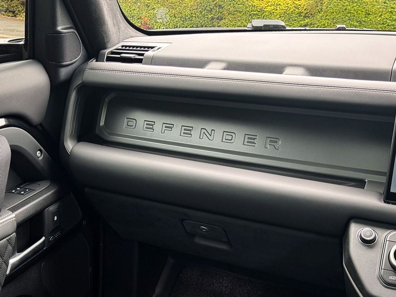 Land Rover Defender 110 X P425 5.0L V8 OVERFINCH in RIGHT HAND DRIVE (EXPORT ONLY)