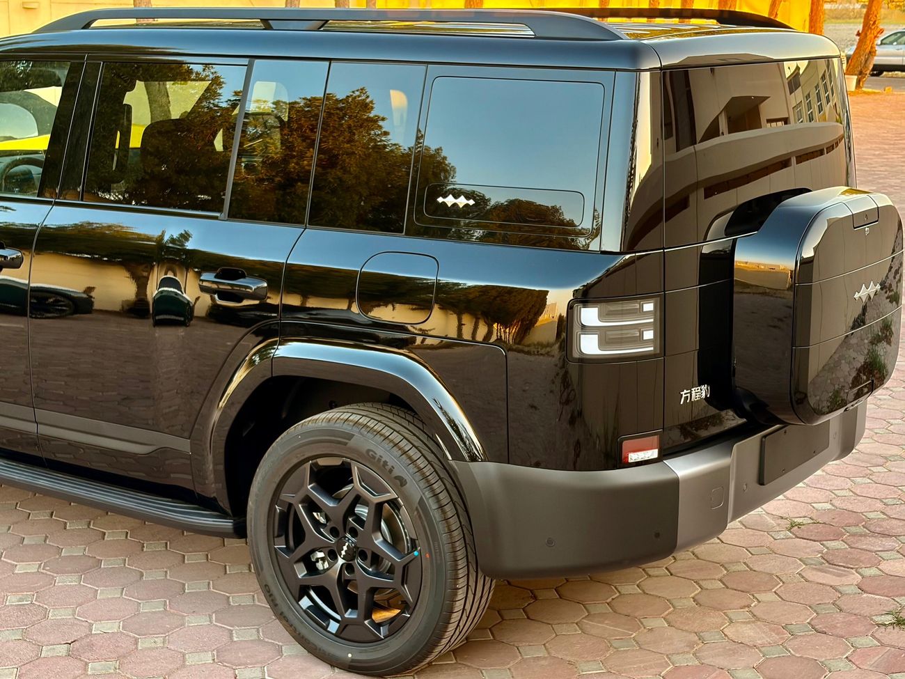 بي واي دي ليوبارد تيتانيوم 7