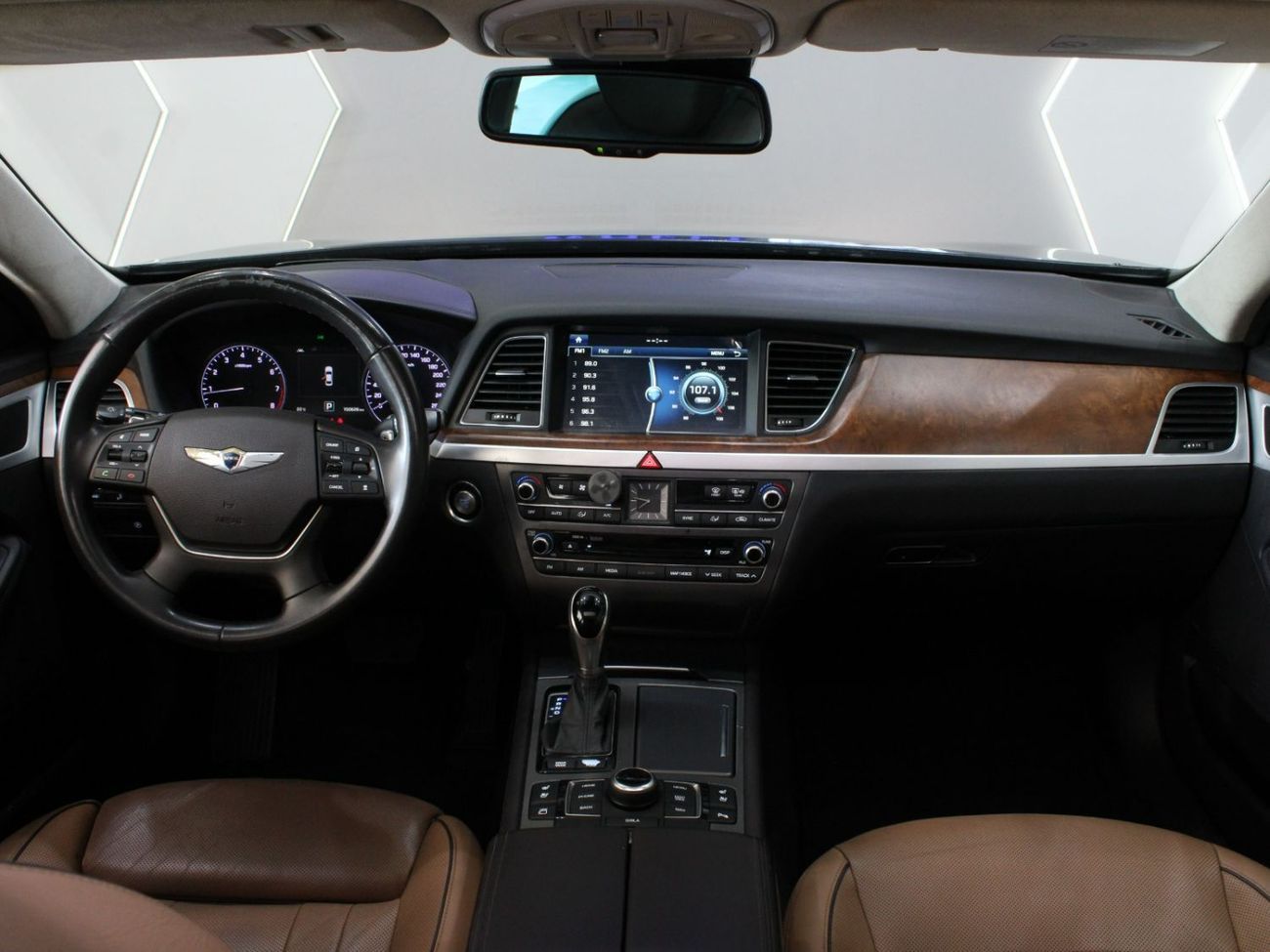 Hyundai Genesis ROYAL 5.0