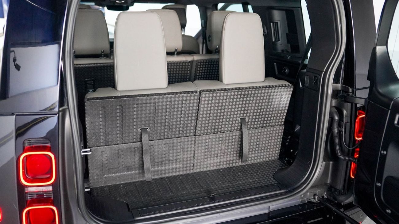 Land Rover Defender P400 110 HSE 3.0L (7 Seater) UAEs Very Best Example | 7 Seater Widetrack | AED 5,411 Per Month