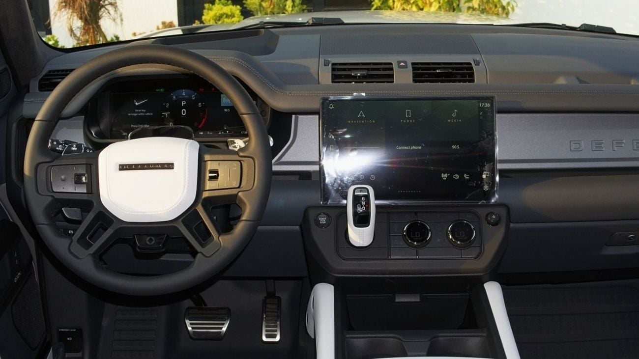 Land Rover Defender 110 OCTA  P635 | Borasco Grey | Light Cloud/Lunar | 635 HP