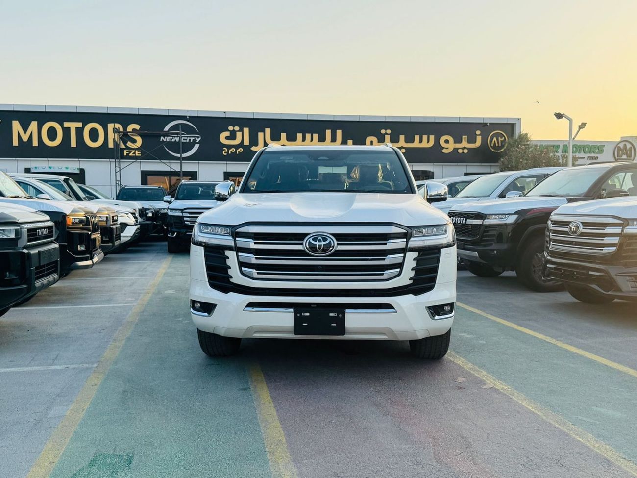 Toyota Land Cruiser TOYOTA LC300 VX 3.5L PTR  GCC A/T F/O WHITE 2025