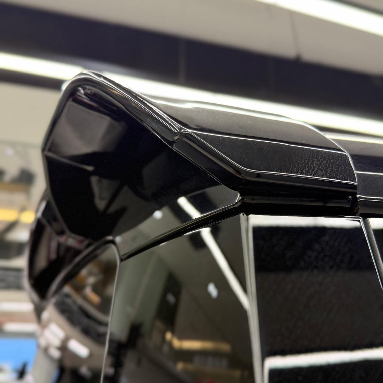 لاند روفر ديفندر 90 X P525 V8 | 5.0L Supercharged | European Specs | 3 Years Warranty & Service | Carpathian Grey