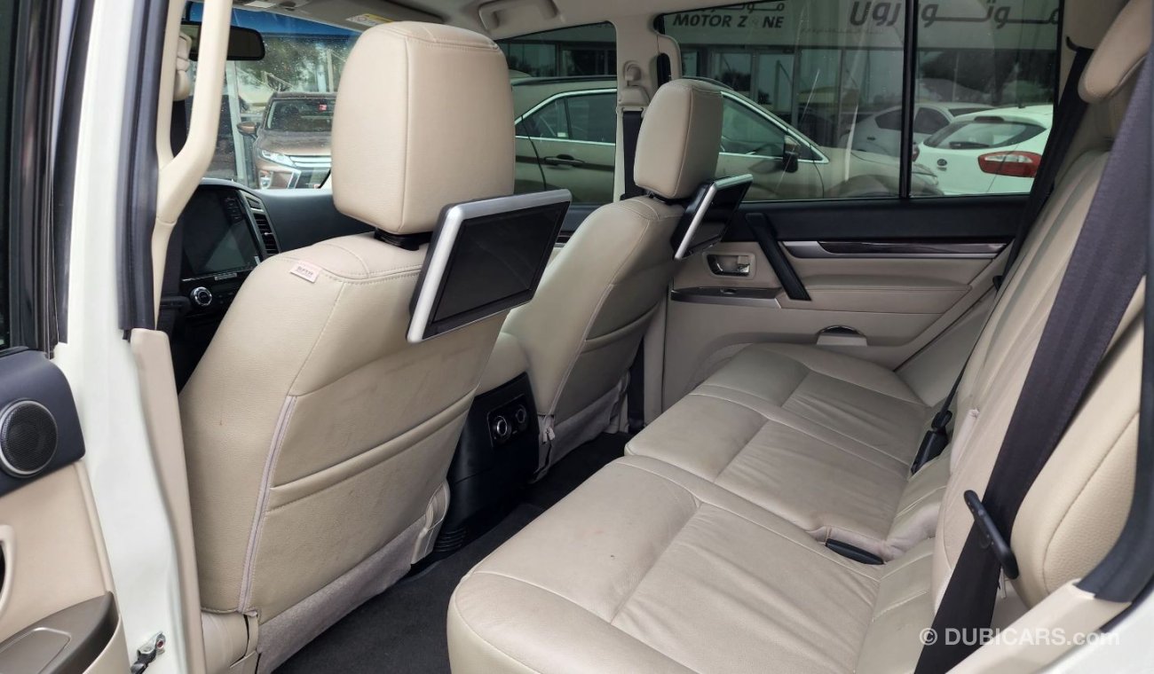 Mitsubishi Pajero GLS Highline 3.8 GOLD - 2019 - Full Habtoor Service - Under Warranty