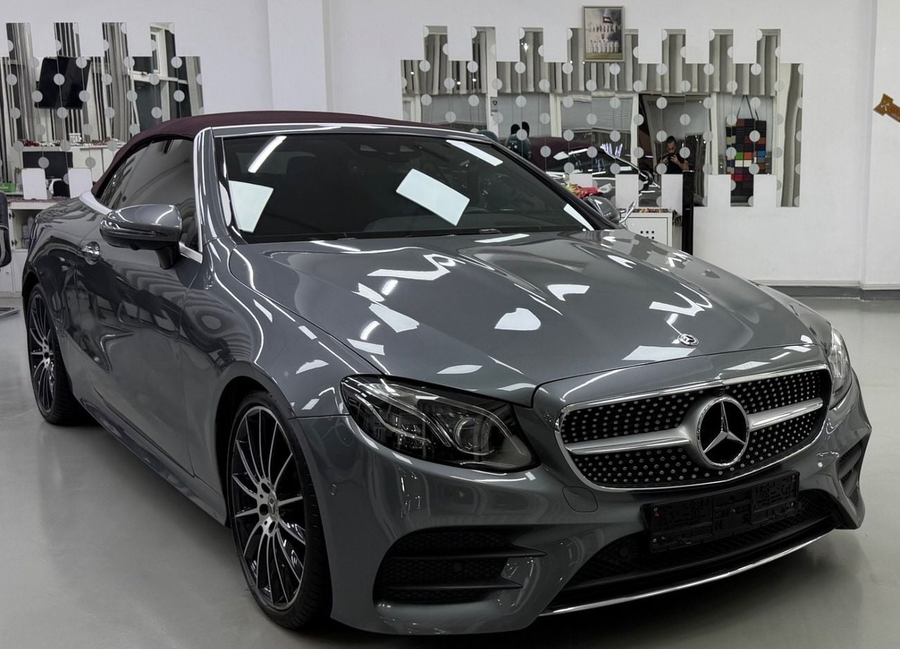 مرسيدس بنز E200 كابريو مجلس التعاون الخليجي .. حالة ممتازة .. سجل صيانة كامل .. جميع المواصفات