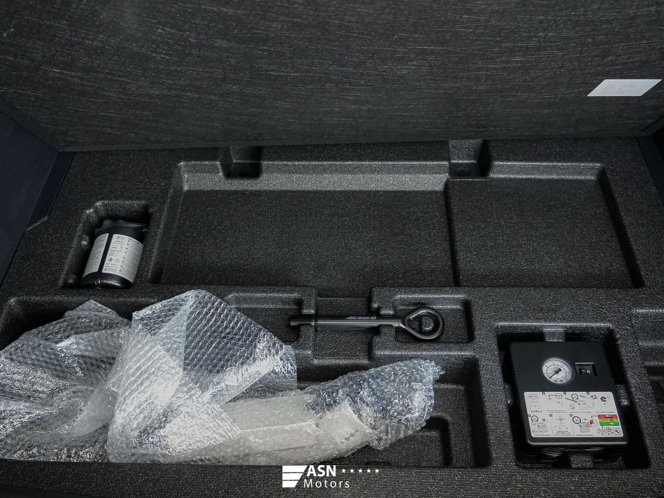 بي واي دي ليوبارد تيتانيوم 7 Ultra Edition 1.5 Plug-In Hybrid 190KM 4WD 2025 White Interior (Export Price)