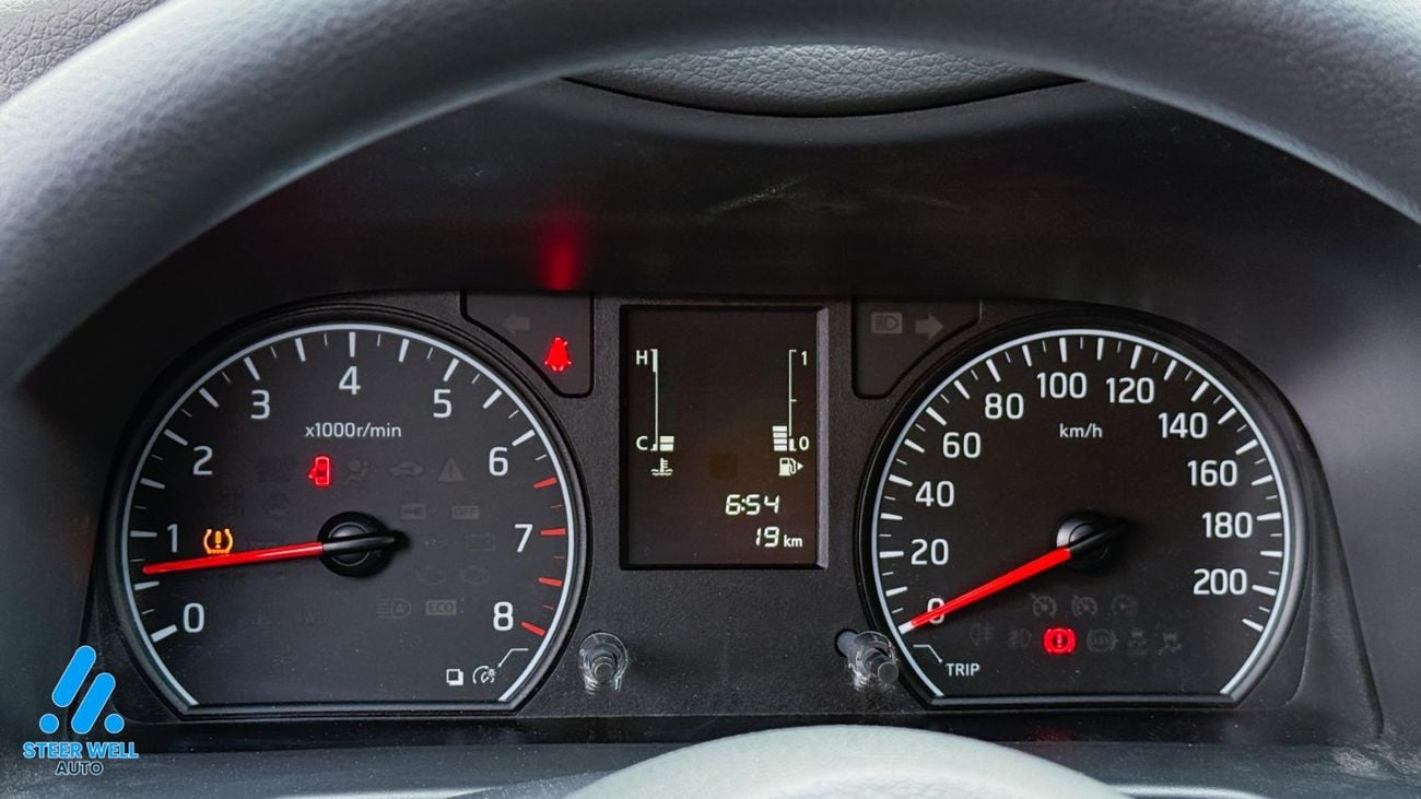 نيسان أورفان NV350 Highroof Delivery Van GCC Manual White