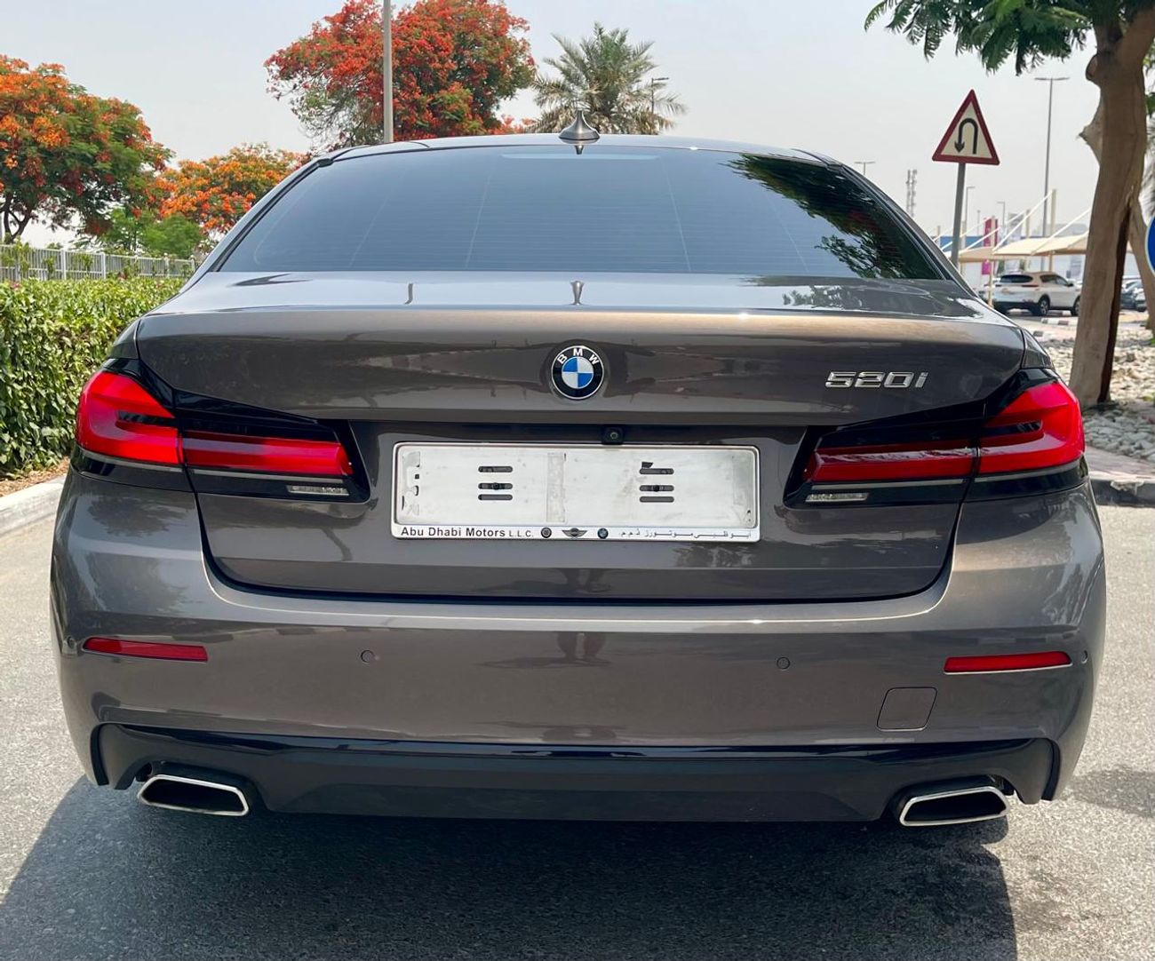BMW 520i Std 2.0L Warranty & Service upto 2027 2021 GCC