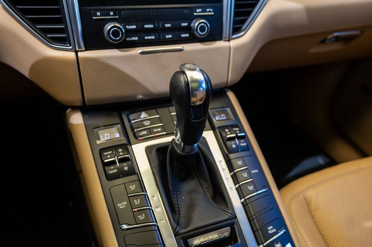 Porsche Macan Std 2.0L (252 HP) 2018 Porsche Macan GCC | Warranty