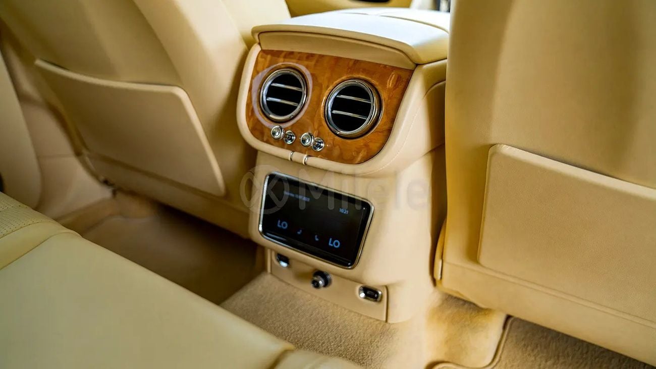 بنتلي بينتايجا 1-YEAR WARRANTY + SERVICE INCLUDED | IN-HOUSE FINANCING | 0% DOWNPAYMENT (BANK)