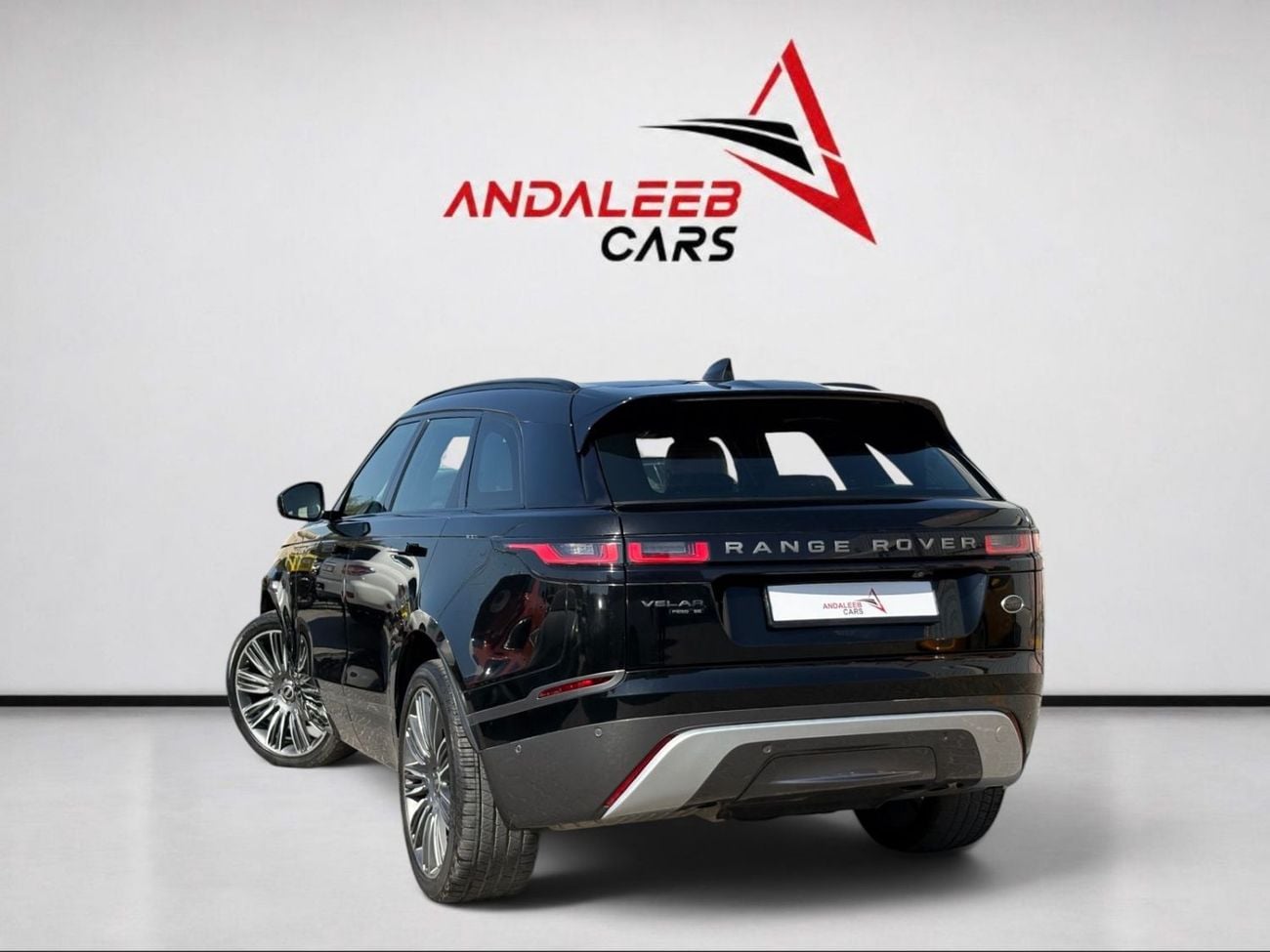 Land Rover Range Rover Velar P250 R-Dynamic SE 2.0L LUXURY R-DYNAMIC SE | RANGE ROVER VELAR P250 | PANORAMIC ROOF | 2.0L TURBO | 2019 GCC