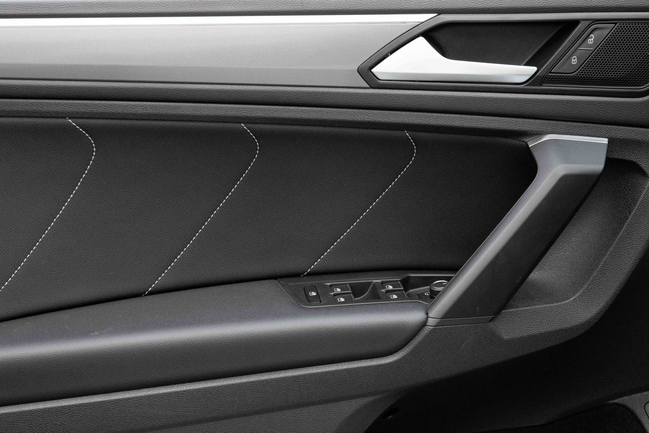 Volkswagen Tiguan Tiguan R-Line | 1,567 P.M | 0% Downpayment | FSH | Perfect Condition!