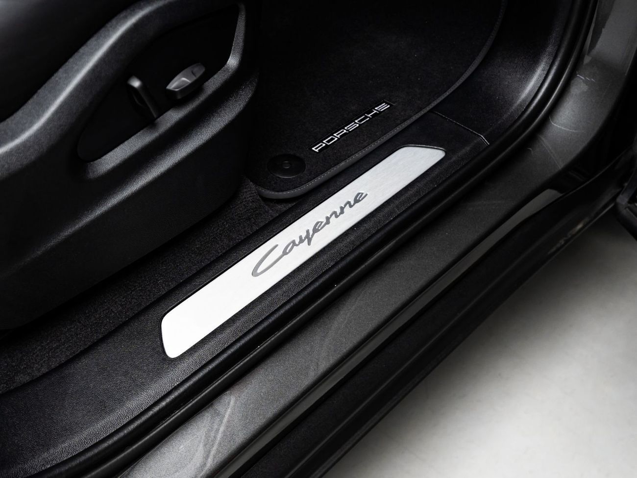 Porsche Cayenne Base 2025 Porsche Cayenne SUV, September 2027 Porsche Warranty, Low Kms, GCC