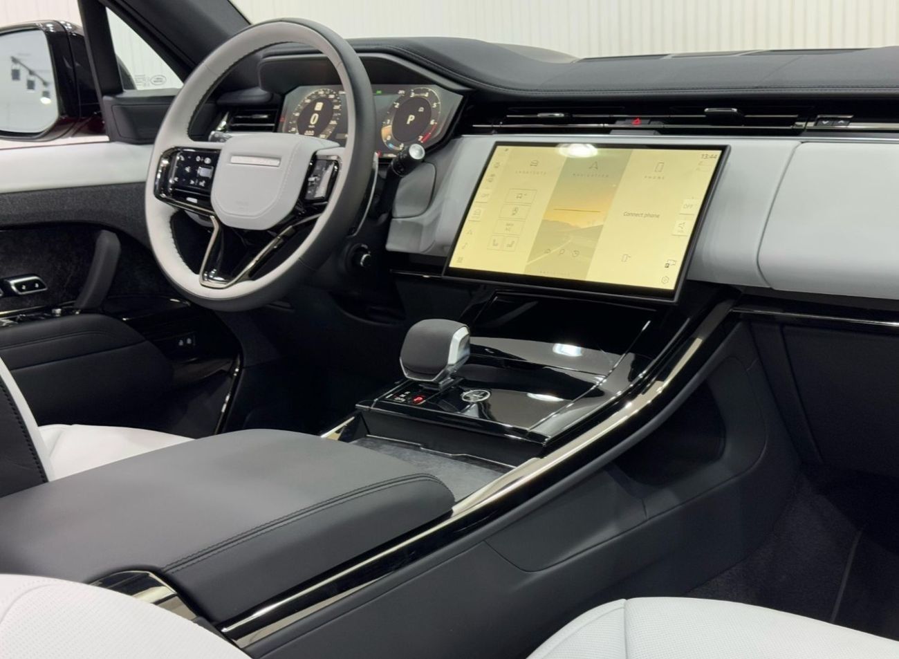 لاند روفر رينج روفر سبورت Dynamic SE P400 3.0L 2024 Range Rover Sport P400 SE Dynamic, Warranty, Very Low Kms, Excellent Condi