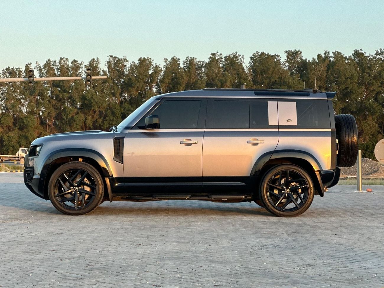 لاند روفر ديفندر 110 HSE P400 3.0L