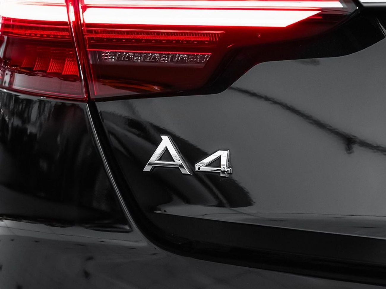 أودي A4 40TFSI S-Line 2.0L