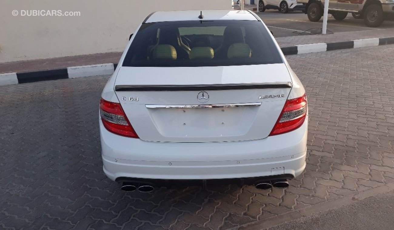 Mercedes-Benz C 63 AMG 2009 Gulf Specs Low mileage full options clean car