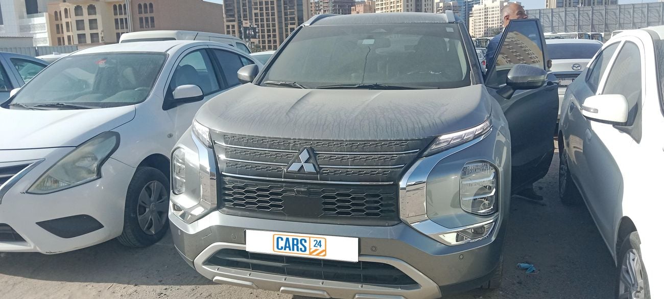 ميتسوبيشي آوتلاندر PREMIUM 2.5 | بدون دفعة مقدمة | اختبار القيادة في المنزل