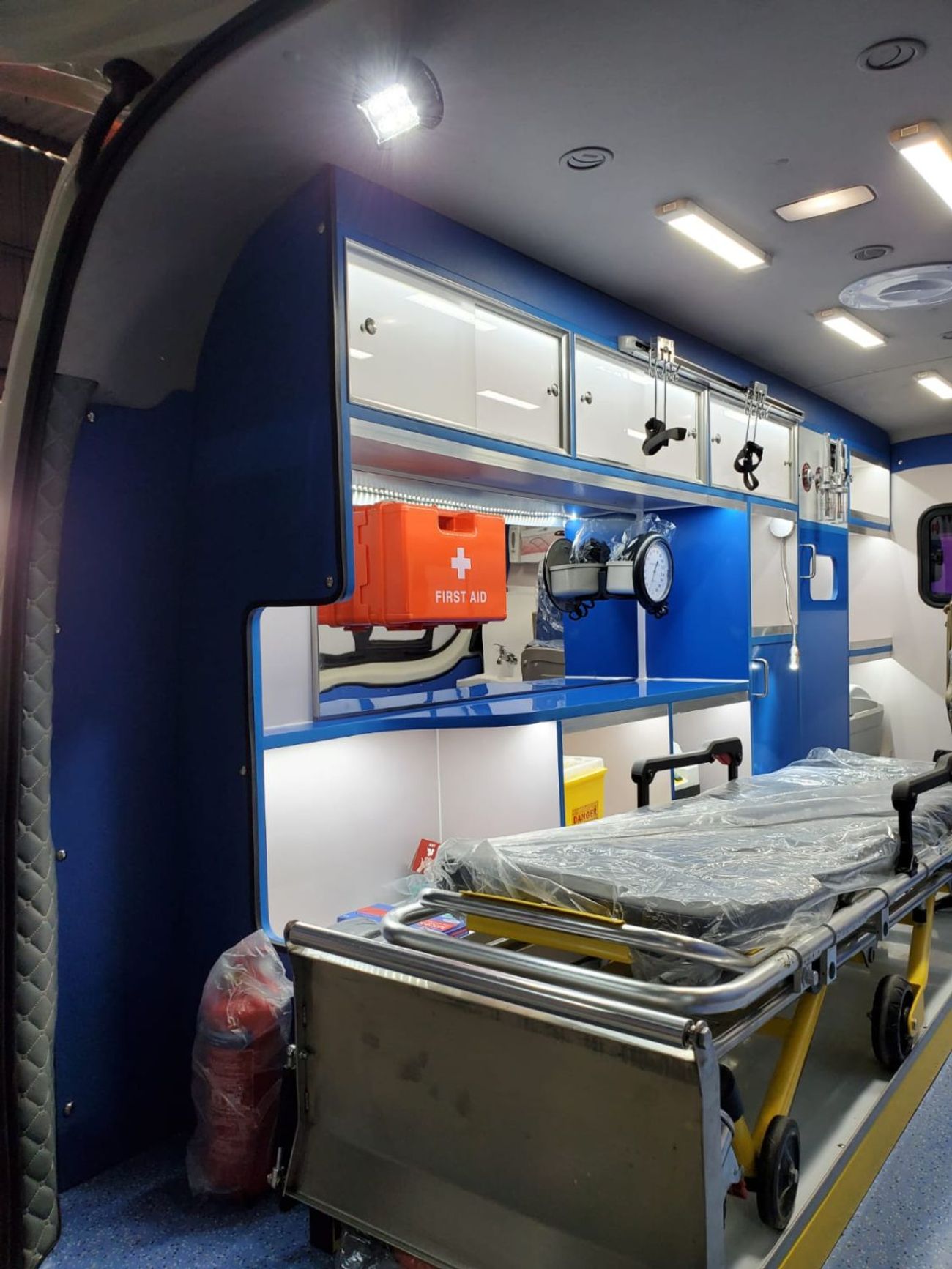 تويوتا هاياس 2025 Toyota Hiace 3.5 Petrol MT High Roof GCC (Ambulance)