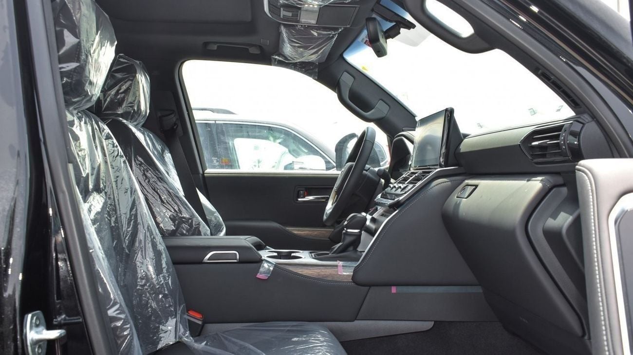 Toyota Land Cruiser Toyota land cruiser VXR 3.5L petrol MY 2025