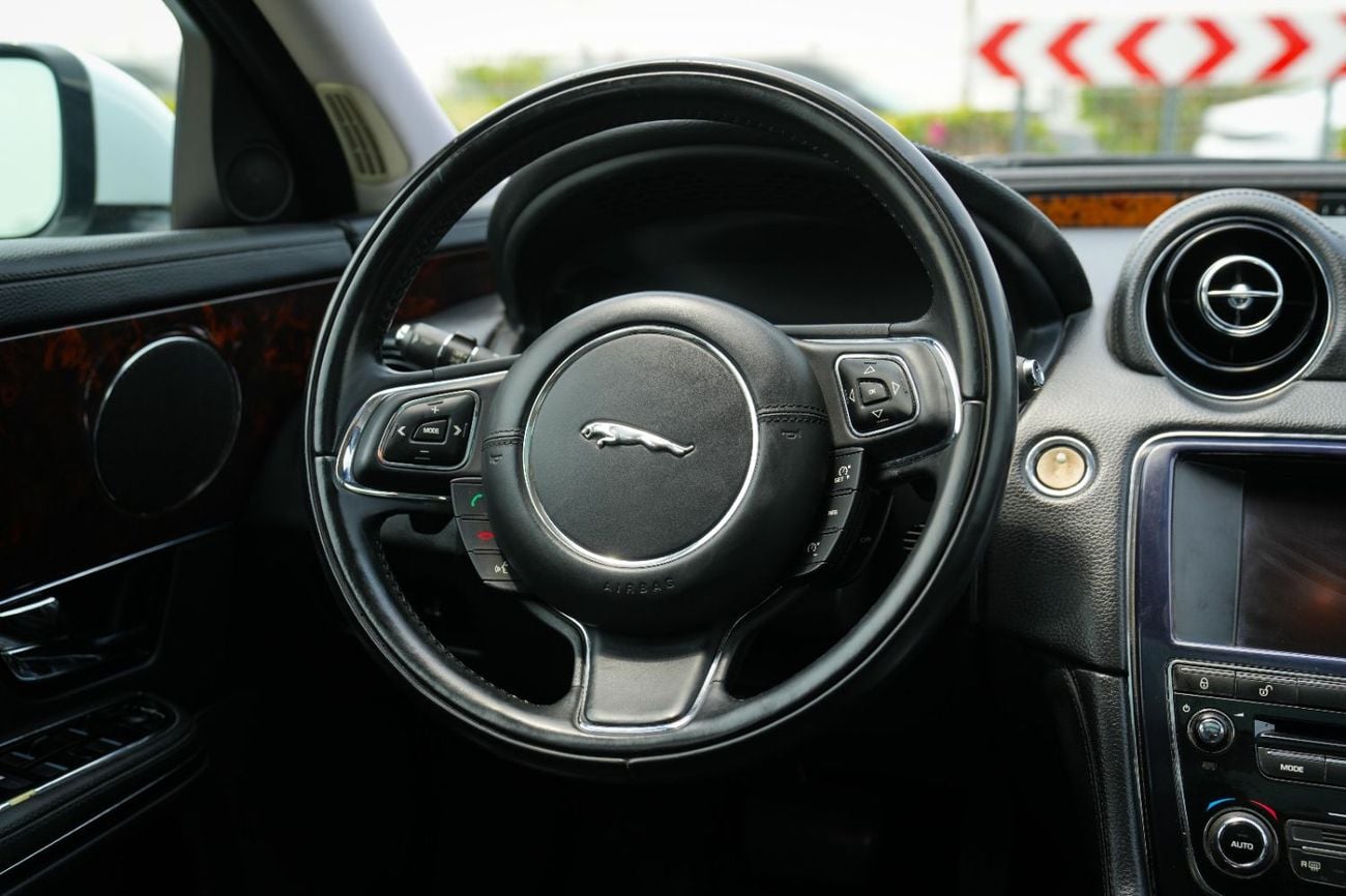 جاكوار XJ PORTFOLIO LUXURY