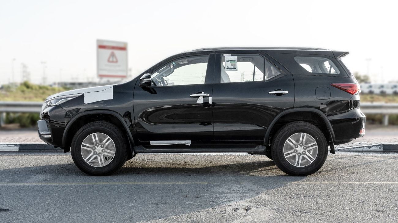 تويوتا فورتونر GX 2026 Toyota Fortuner GX 2.4L AT Diesel (Black-Tan)
