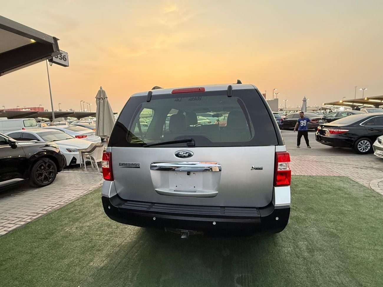 Ford Expedition XLT 7 seats No. 2, GCC specs
