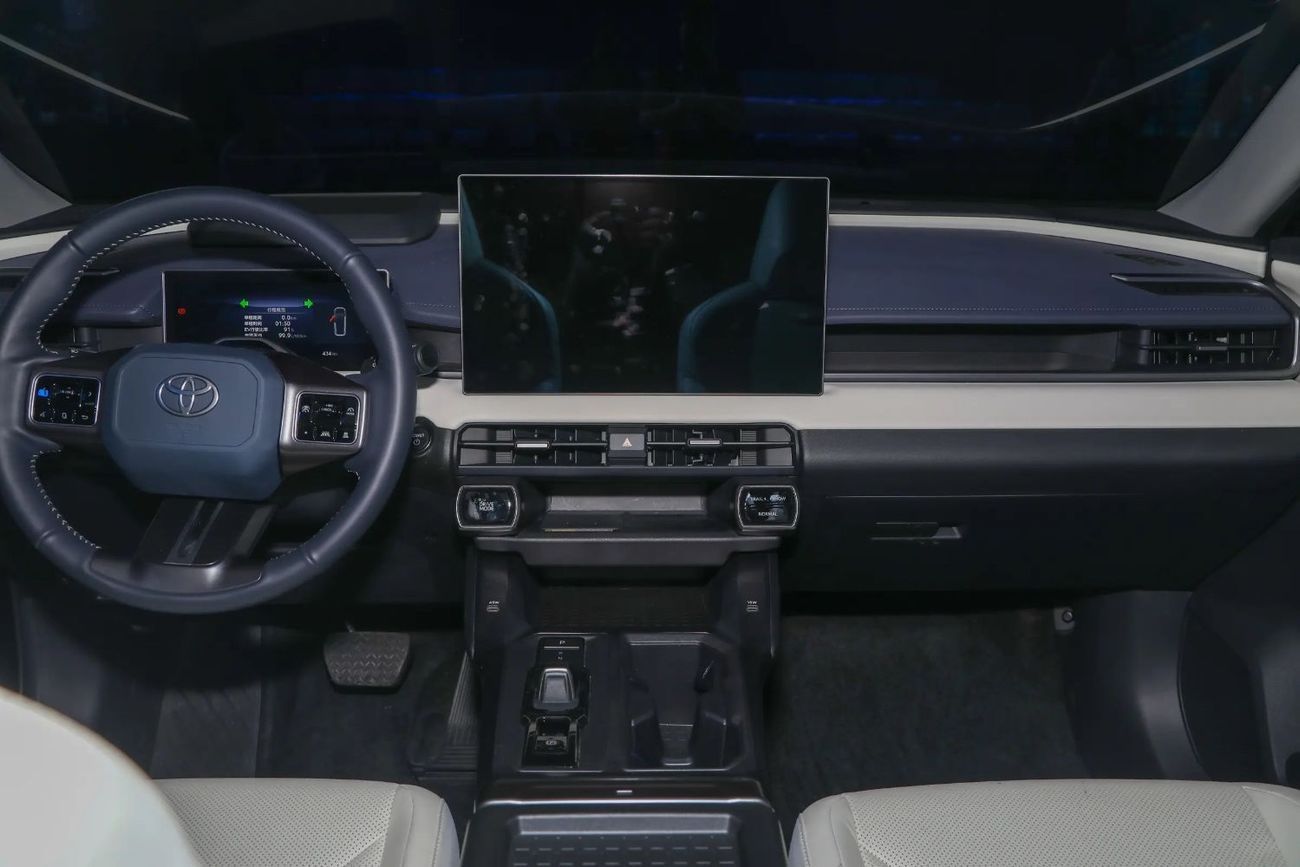 تويوتا راف ٤ 2.5L hybrid 4WD Flagship edition