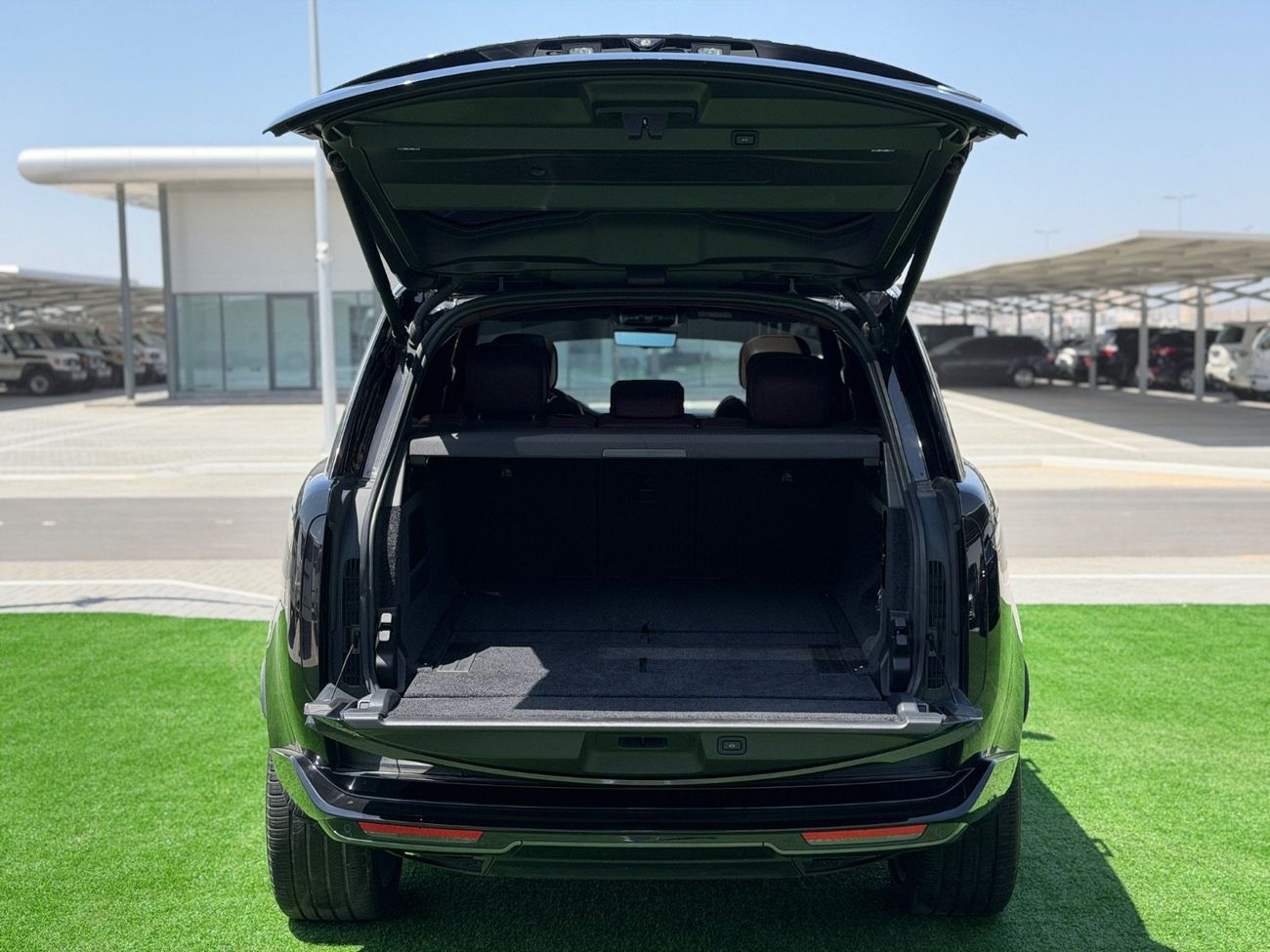 Land Rover Range Rover HSE P530 4.4L Range Rover HSE / 2022 / GCC / Under Warranty / Original Paint / 69,000KM