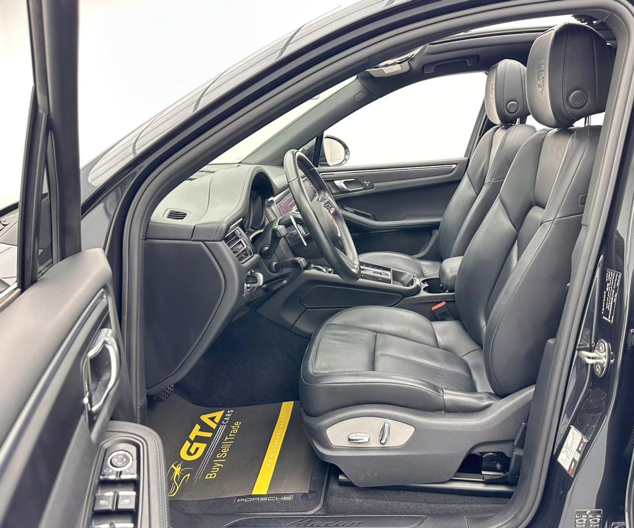 Porsche Macan Std 2.0L (252 HP) 2022 Porsche Macan, 1 Year Warranty Unlimited, Full Service History, Excellent Con