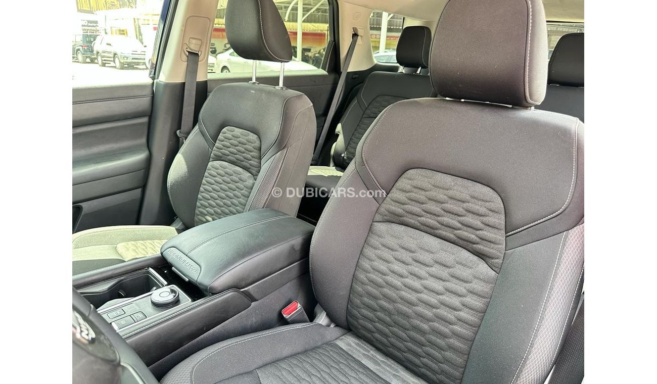 Nissan Pathfinder SV