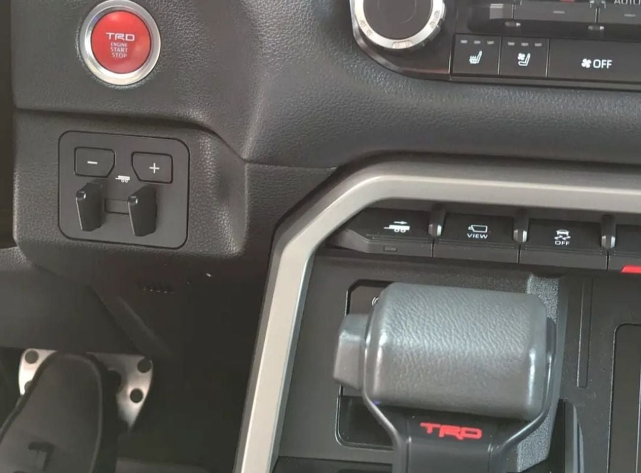 تويوتا تاندرا Toyota Tundra Crewmax Limited 2022MODEL 3.5L V6 petrol Engine with AWD 4x4, push start Transmission