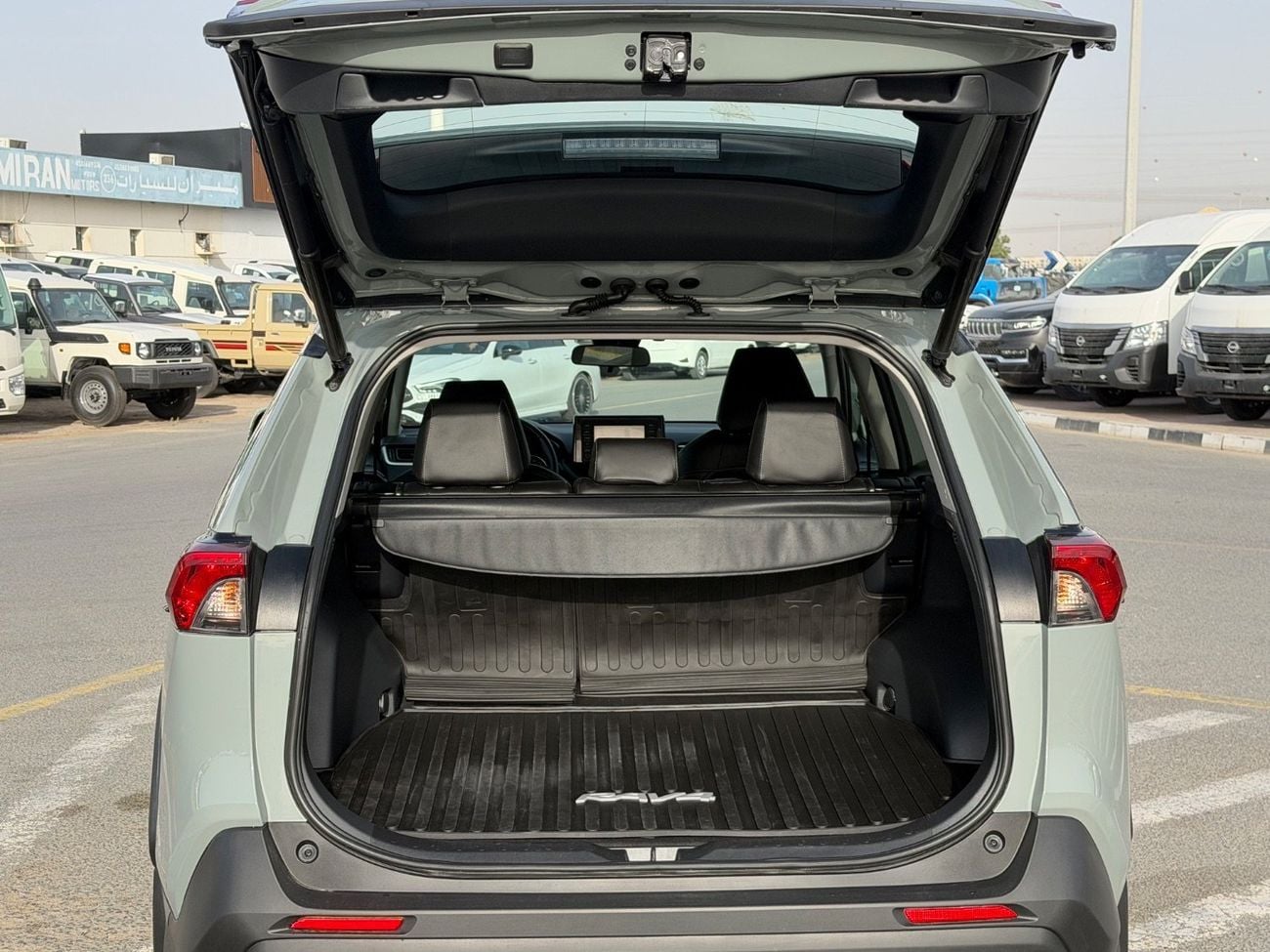 Toyota RAV4 VXR HEV 2.5L (219 HP) AWD 2022 Toyota RAV4 XLE hybrid 2.5L (219 HP) AWD