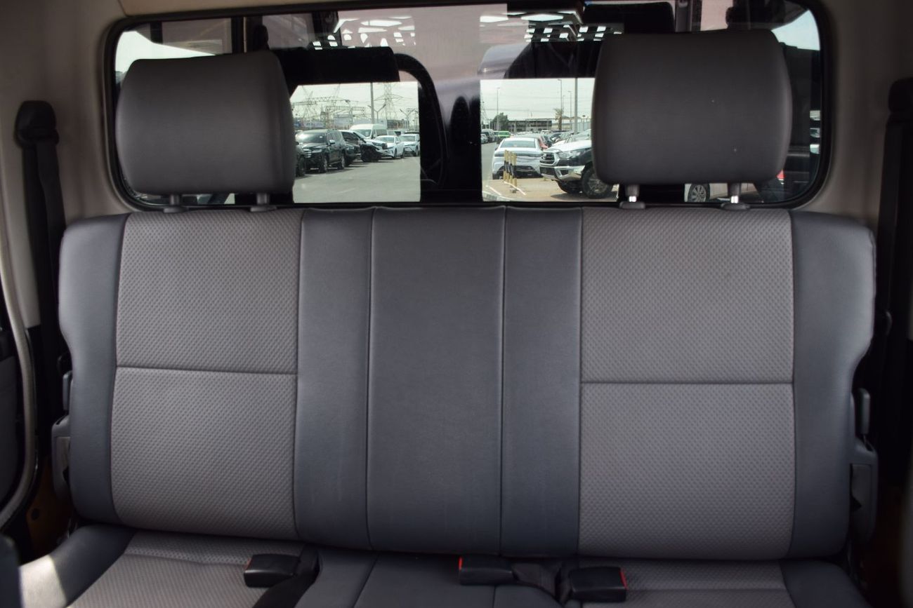 تويوتا لاند كروزر بيك آب 4.5L diesel Manual (export Only)