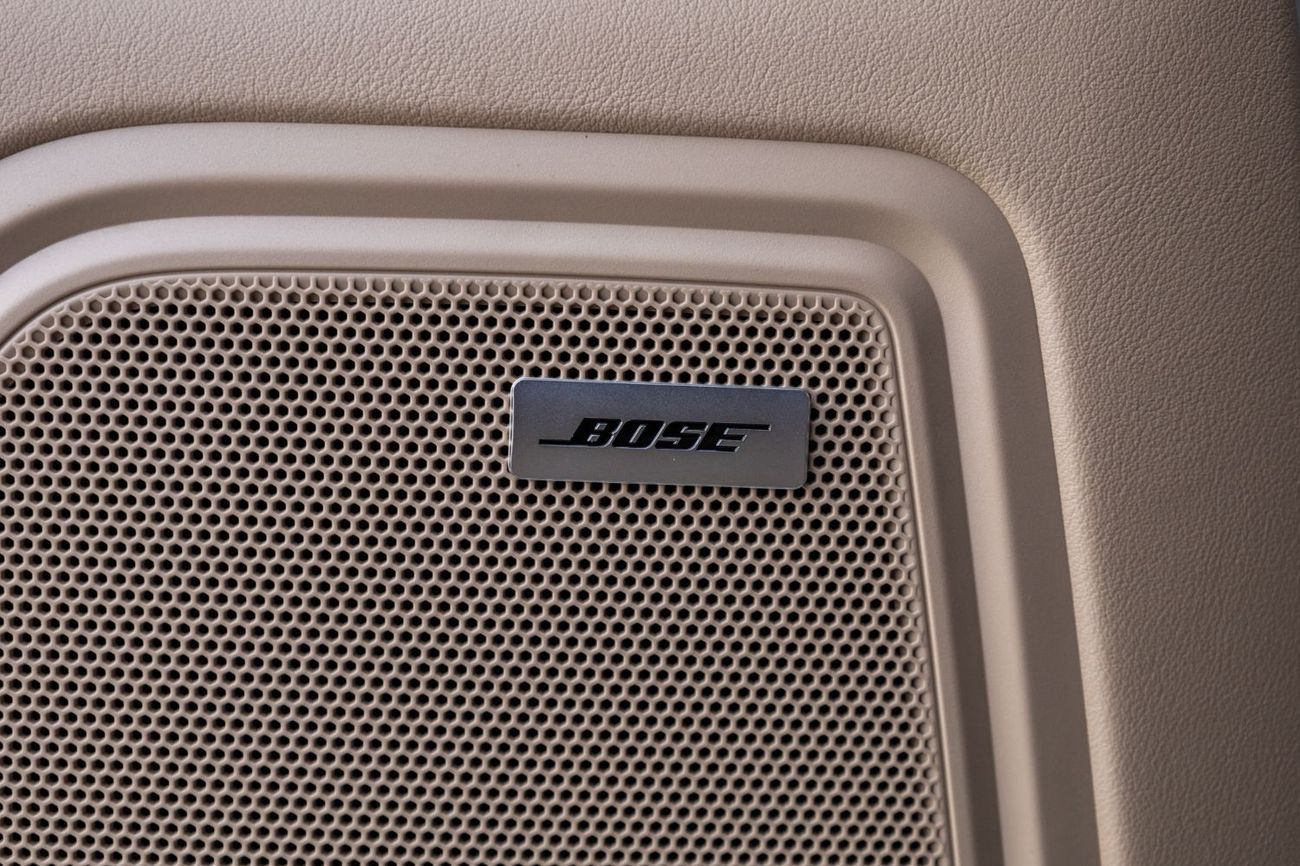 بورش ماكان Base