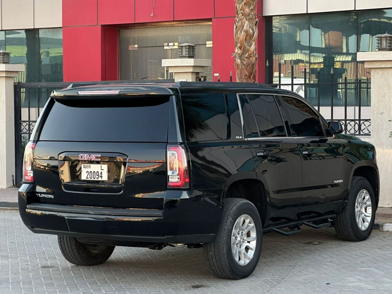 جي أم سي يوكون SLE 5.3L 4WD (8 Seater)