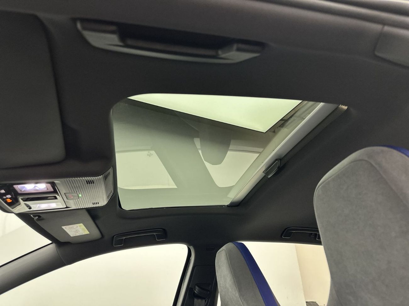 Volkswagen Golf R Base 2.0T