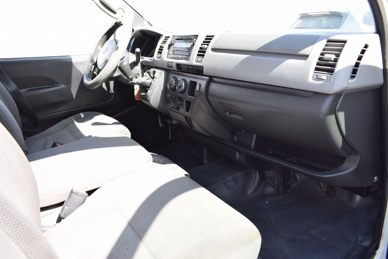 Toyota Hiace Toyota Hiace Bus 13 seater, model:2013. Excellent condition