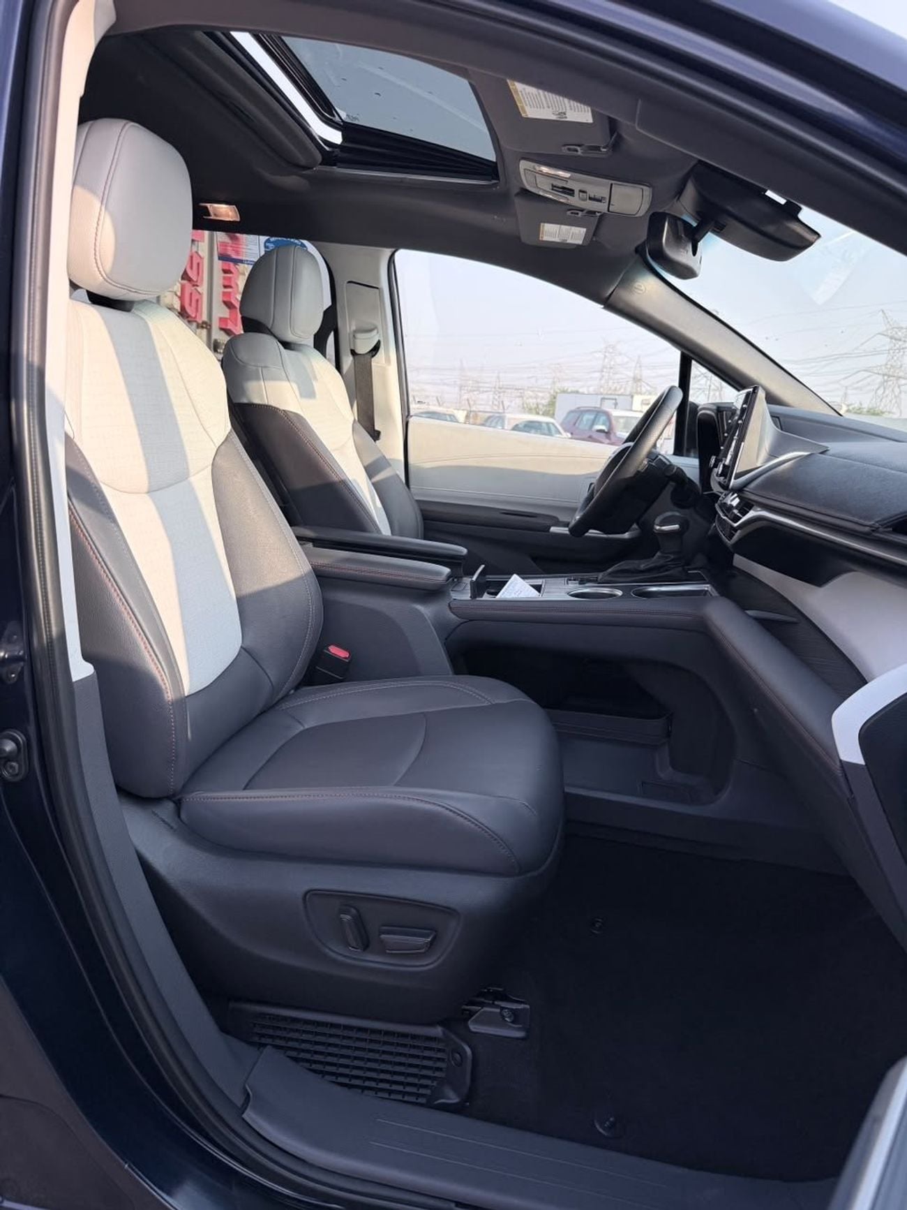 Toyota Sienna XLE hybrid 2.5 L premium